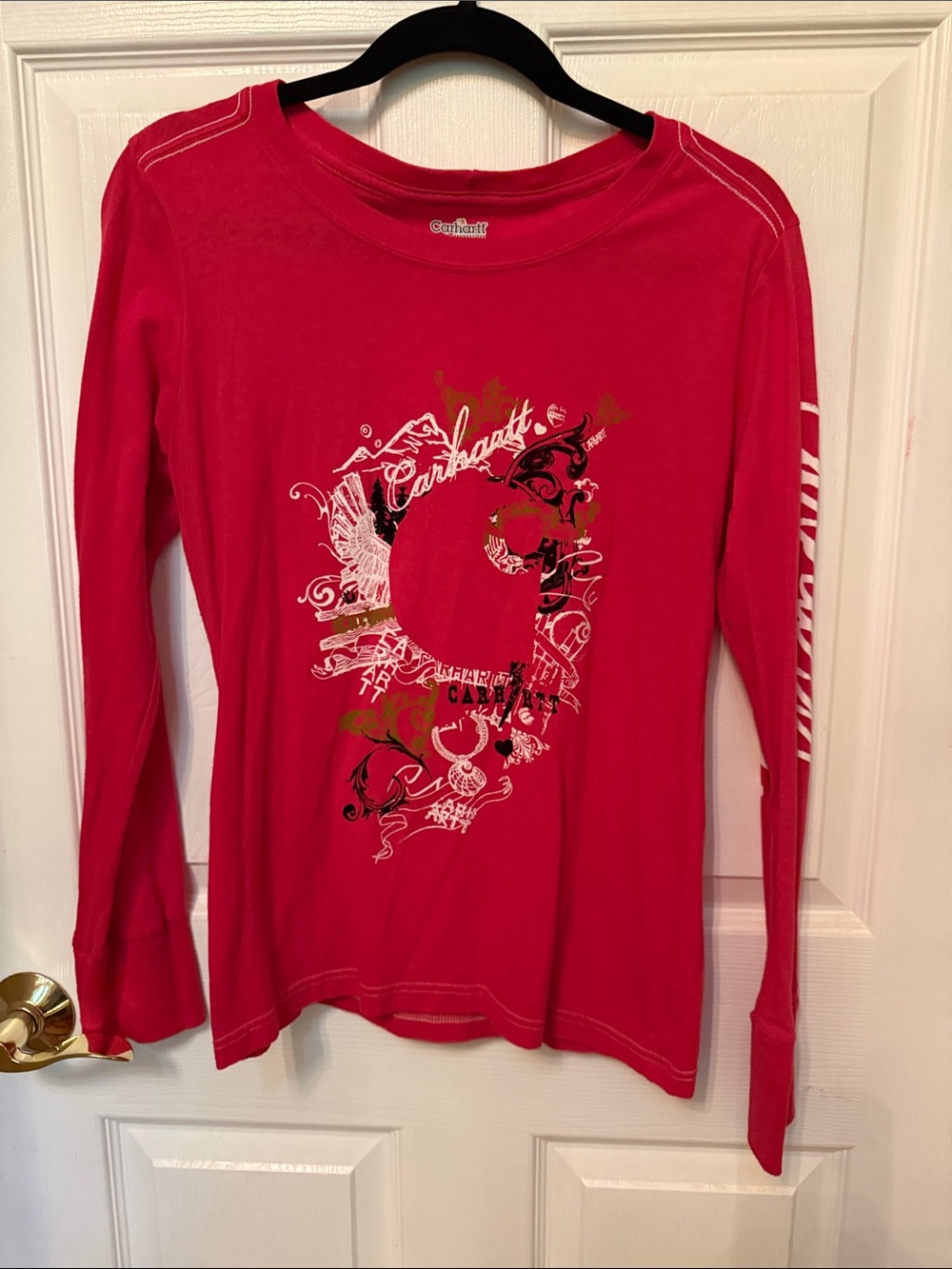 Carhartt women’s Long-Sleeve Graphic Tee in Bright Pink